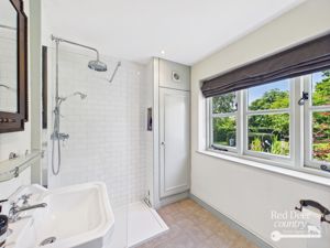 Ensuite- click for photo gallery